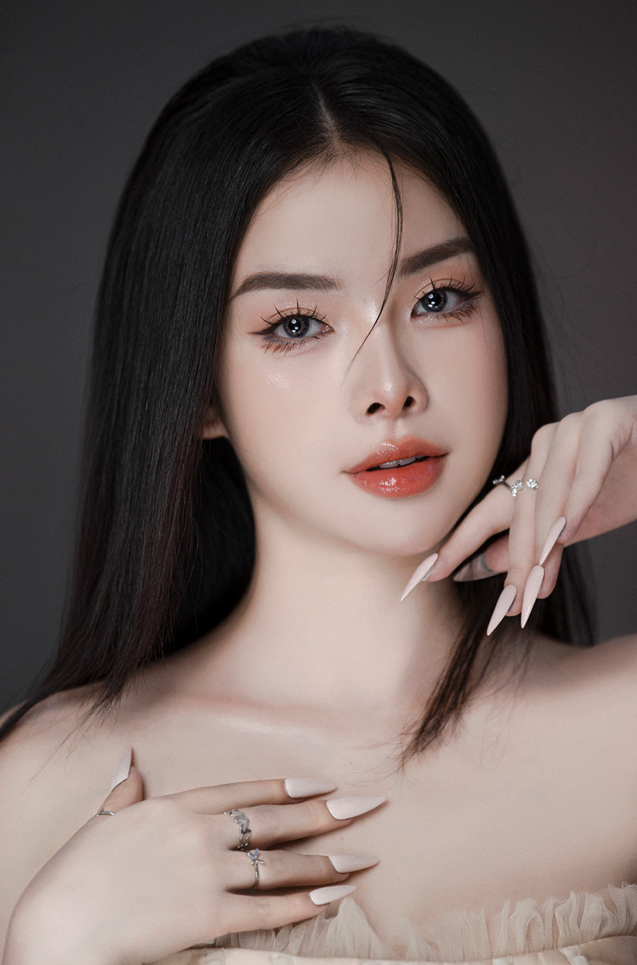 Hoang Thuy Duong dai su the face beauty 1