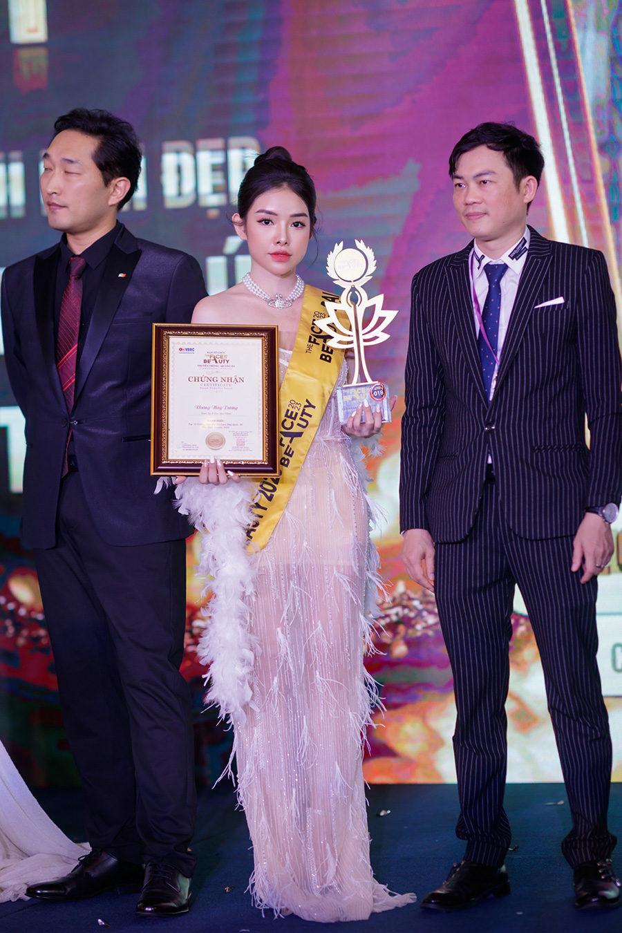 Hoang Thuy Duong dai su the face beauty 5 1