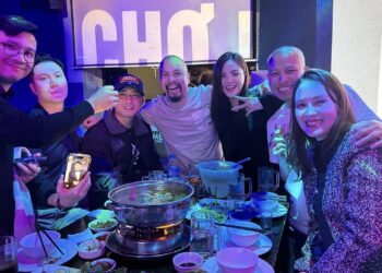 Dàn diễn viên dự tiệc chia tay ‘Hành trình công lý’, Hồng Diễm cầm ly nhảy múa bên đàn anh Đức Hùng