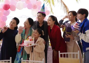 Ảnh hiếm về tiệc đóng máy phim ‘Hành trình công lý’ ở biển, hé lộ cái kết