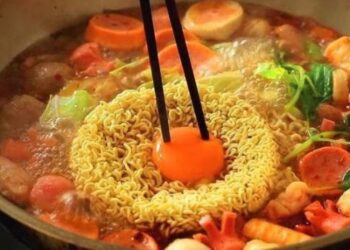 Mì ăn liền chứa đầy chất bảo quản, cần 32 ngày để giải độc? Bác sĩ: Tránh xa 7 loại đồ ăn vặt này