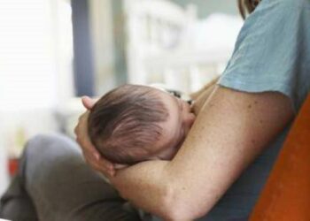 Đừng lo cai sữa cho con, cai sữa tốt nhất là khi bé có 4 biểu hiện này