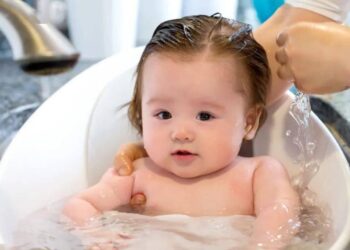 Có 4 tình huống này mùa đông mẹ đừng tắm cho bé! Bác sĩ: 3 khoảng thời gian có hại nhất cho hệ miễn dịch