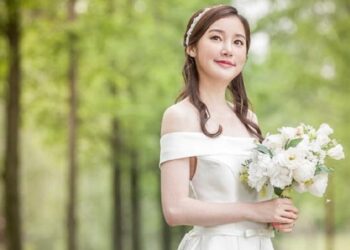 Vì sao cưới vợ đẹp lại khiến đàn ông bất an? Những người đàn ông này chia sẻ sự thật