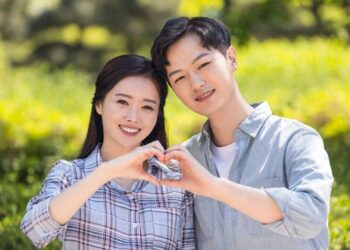 Khi hôn, người phụ nữ thực sự yêu bạn thường thực hiện ba động tác nhỏ này