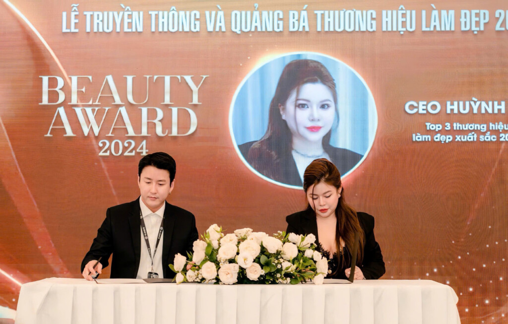 Ceo Huỳnh Vi ký kết cùng ông Ryan Kim