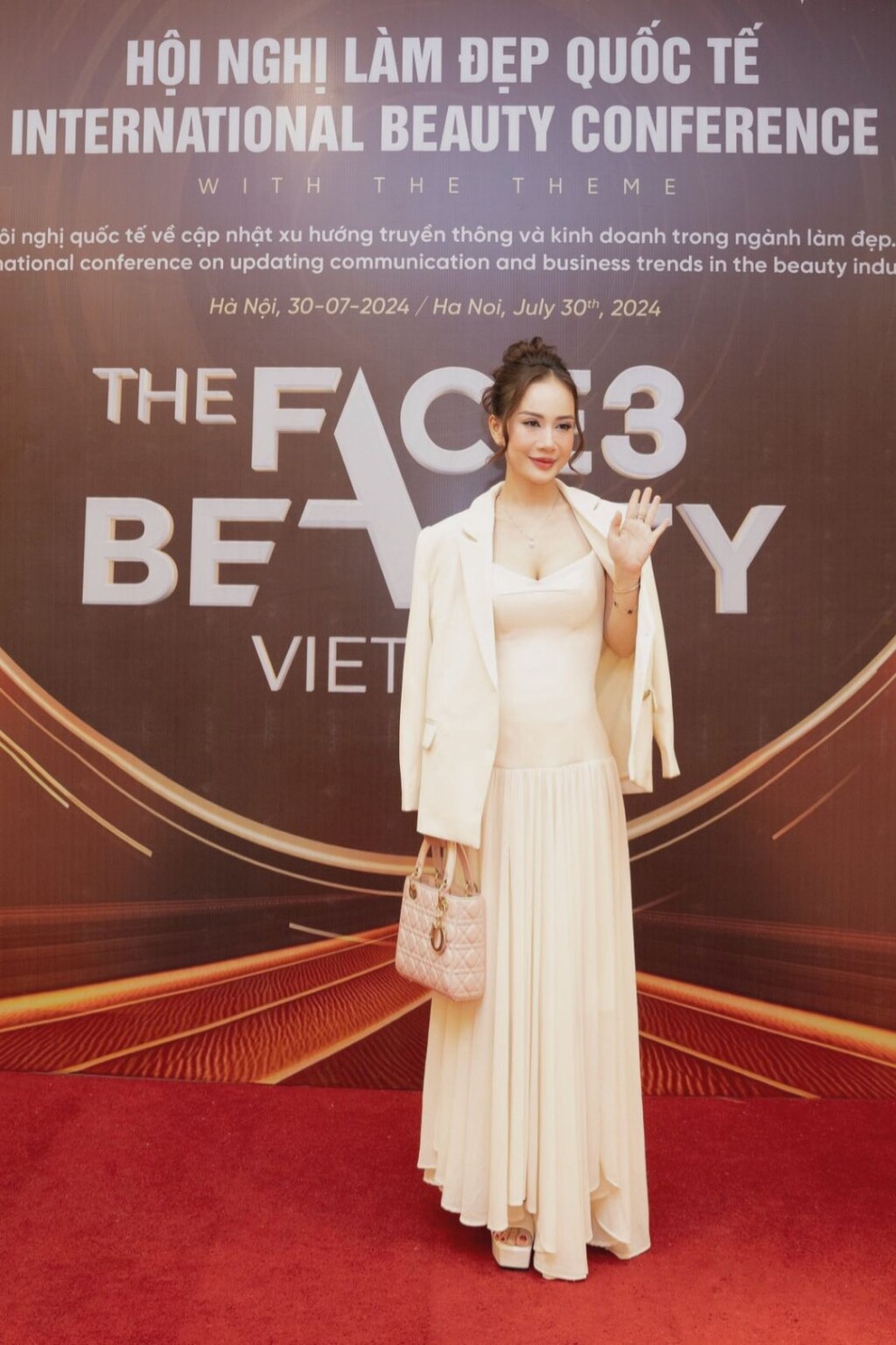 master nguyen thi hong nguyen founder dr c truongban giam khao iso beauty canada chuong trinh khao sat danh gia tay nghe lam dep quoc te tai the face beauty 2024 tai ha noi 5