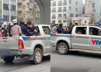 Phì cười khi bắt gặp phân cảnh lái xe máy trong phim VTV, dân mạng thốt lên: ‘Nghệ thuật là ánh trăng lừa dối’