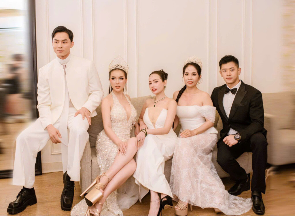 MISS HUỲNH ĐIỆP – “BÔNG HỒNG VÀNG” CỦA NGÀNH LÀM ĐẸP VIỆT NAM TỎA SÁNG TRONG VAI TRÒ BAN GIÁM KHẢO TẠI MISS GRAND BUSINESS WORLD 2025 3 miss huynh diep bong hong vang cua nganh lam dep viet nam toa sang trong vai tro bgk tai miss grand business world 2025 1