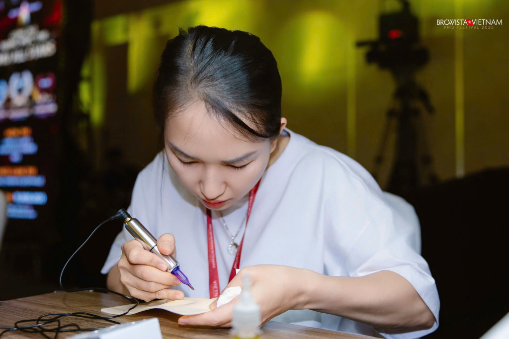 chuyen gia trinh luyen giai tai nang ombre brows tai browista vietnam lash championship 2025 3