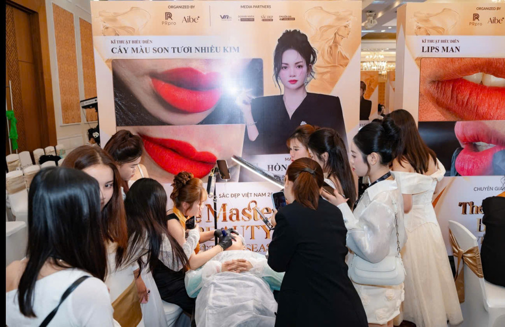 master hong nghi khang dinh dang cap guest speaker tai the masters beauty of vietnam season 2 voi man trinh dien cay mau son tuoi nhieu kim 2