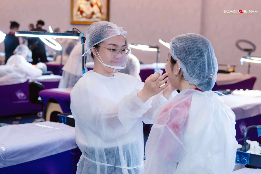 Tỏa Sáng Tại Browista Vietnam & Lash Championship 2025, Trần Thị Hoàng Yến Được Vinh Danh Top 5 Tài Năng Browista Việt Nam 3 toa sang tai browista vietnam lash championship 2025 tran thi hoang yen duoc vinh danh top 5 tai nang browista viet nam 3