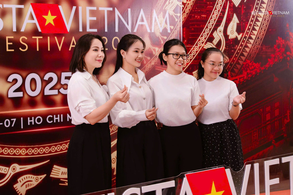 Tỏa Sáng Tại Browista Vietnam & Lash Championship 2025, Trần Thị Hoàng Yến Được Vinh Danh Top 5 Tài Năng Browista Việt Nam 4 toa sang tai browista vietnam lash championship 2025 tran thi hoang yen duoc vinh danh top 5 tai nang browista viet nam 5