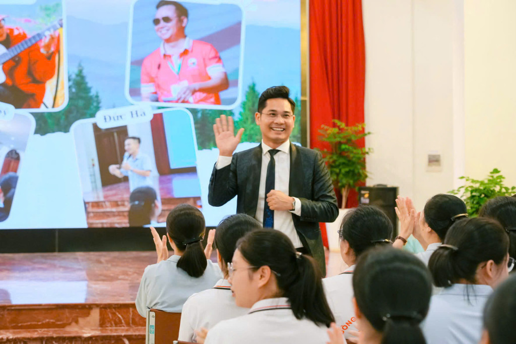 Diễn giả Nguyễn Phúc Nhạc cùng hành trình truyền cảm hứng cho thế hệ trẻ Việt 3 dien gia nguyen phuc nhac cung hanh trinh truyen cam hung cho the he tre viet 5