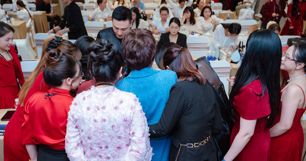 workshop vi cham thu cong hanh trinh khang dinh gia tri nghe phun xam tai tp hcm 2