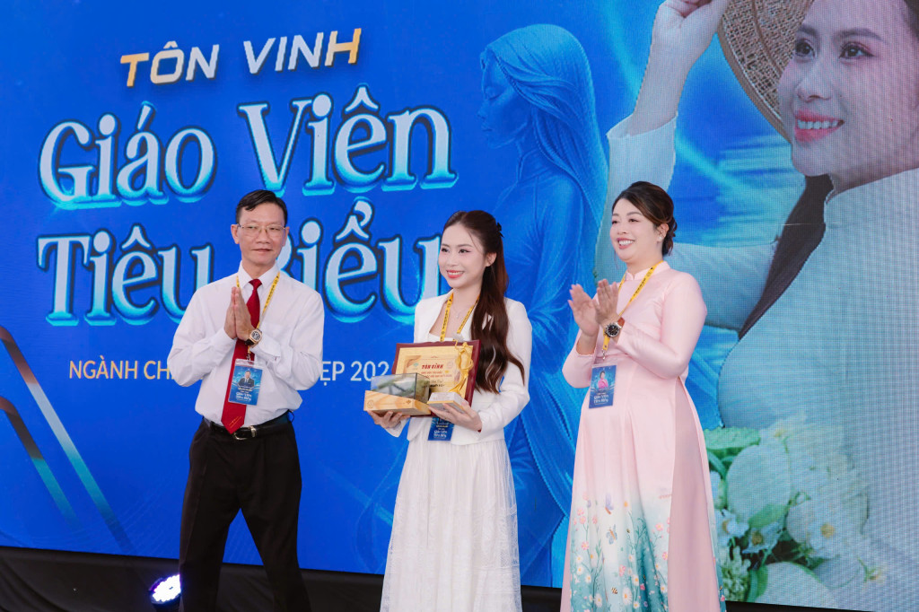 le ton vinh giao vien tieu bieu nganh cham soc sac dep 2025 pho ban to chuc hua thanh vy gop dau an chuyen nghiep