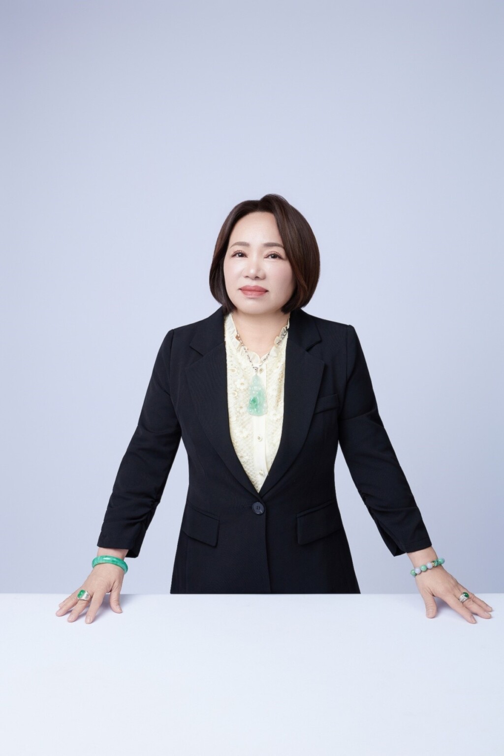 Madam Nguyễn Thị Thu Hà trong ảnh chân dung của Thương hiệu và Pháp luật.