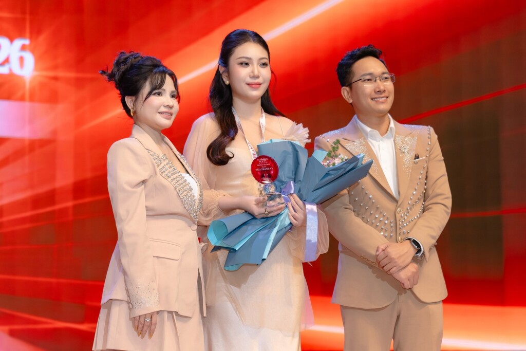 Kiều Nguyễn (trái) và Phạm Văn Thanh (phải) tại The Masters Beauty of Vietnam 2026.