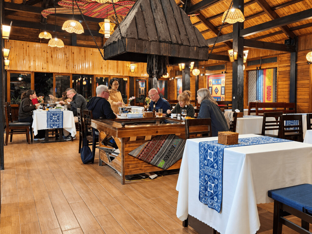 Sapa Rosemary Restaurant & Café và dấu ấn của bà Hoàng Thị Dịu trong hành trình xây dựng thương hiệu ẩm thực tại Sa Pa 2 sapa rosemary restaurant cafe va dau an cua ba hoang thi diu trong hanh trinh xay dung thuong hieu am thuc tai sa pa 5