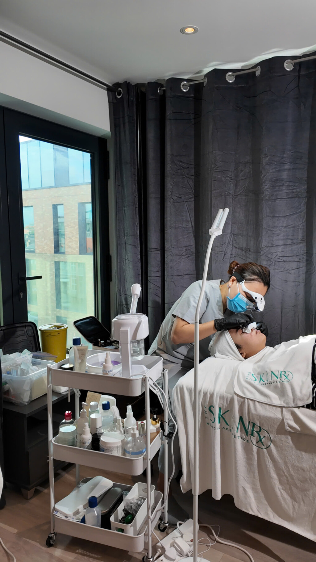 THESKINRX UK – HÀNH TRÌNH XÂY DỰNG THƯƠNG HIỆU CHĂM SÓC DA CỦA DƯỢC SĨ NGUYỄN THỊ THANH PHƯƠNG TẠI ANH 2 theskinrx uk hanh trinh xay dung thuong hieu cham soc da cua duoc si nguyen thi thanh phuong tai anh 1