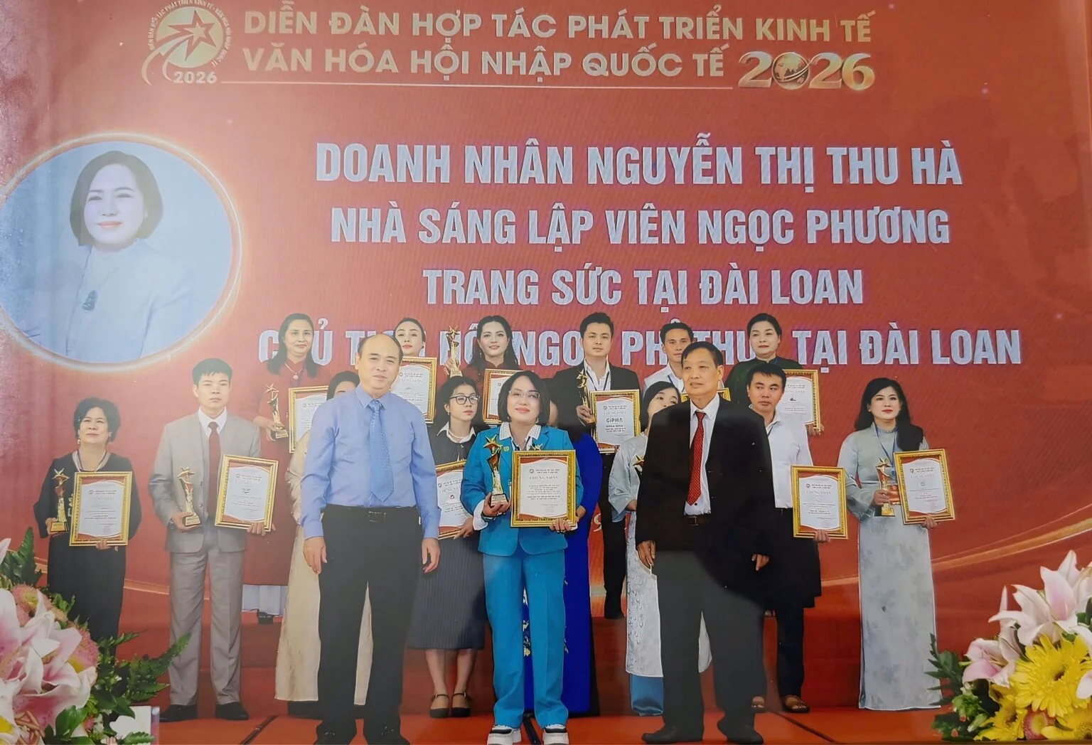 Viên Ngọc Phương hướng đến kết nối nguồn ngọc phỉ thúy với thị trường trang sức Việt Nam 2 vien ngoc phuong huong den ket noi nguon ngoc phi thuy voi thi truong trang suc viet nam